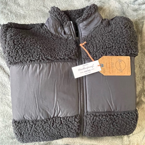 #331 (NWT) WEATHER PROOF SHERPA FULL ZIP UP FRONT. - Picture 11 of 12